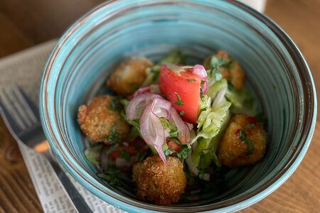 Тёплый салат с баклажанами