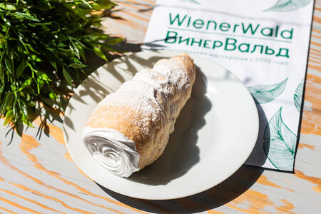 Трубочка с белковым кремом