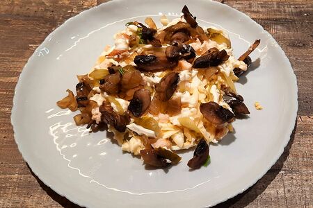Салат с курицей и грибами