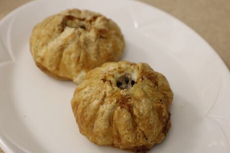 Пирожок с мясом и картофелем