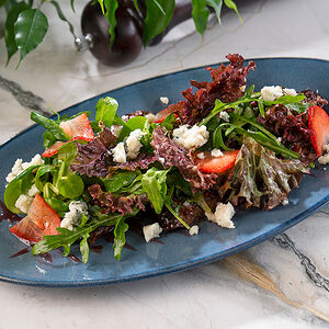 С печенью кролика, клубникой и голубым сыром (Хит)