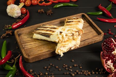 Шаурма с курицей на углях