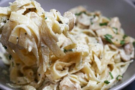 Паста тальятелле с индейкой, грибами и трюфельной пастой