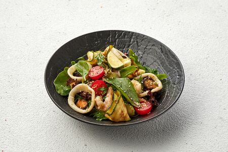 Салат с морепродуктами