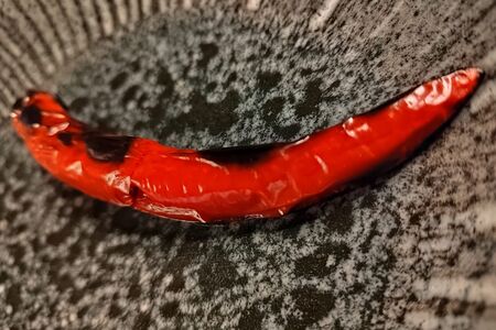 Перец острый на углях