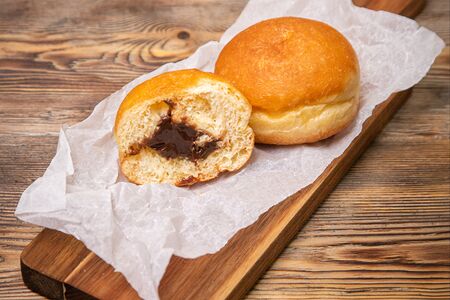 Пончик с шоколадом