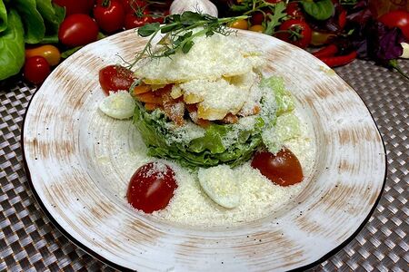 Салат Цезарь с семгой