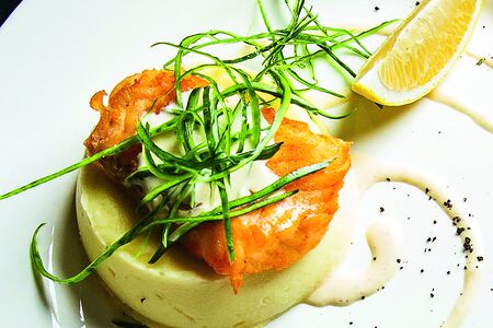 Филе трески с картофельным пюре