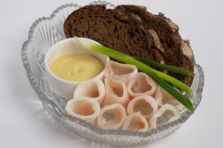 Сало с черным хлебом