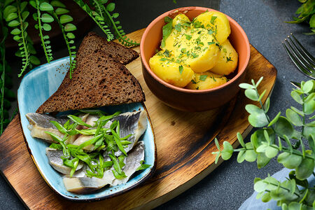 Сельдь в молоке с картофелем