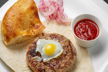 Бифштекс из говядины и свинины