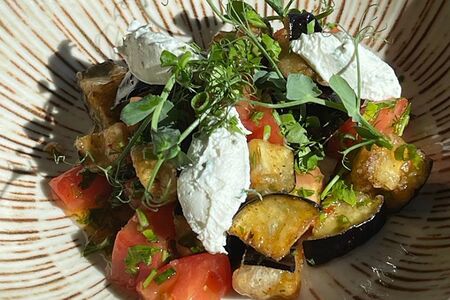 Салат из баклажанов с томатами