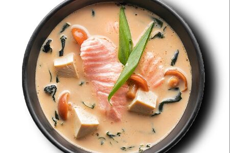 Сливочный Мисо с лососем, тофу и удоном