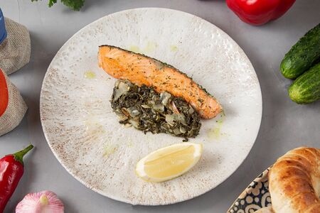 Лосось в белом вине