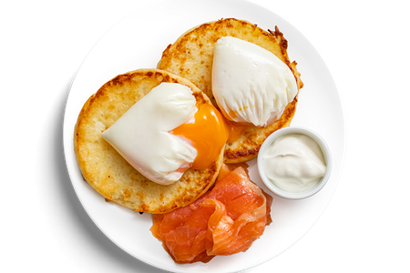 Драники с лососем и яйцами пашот