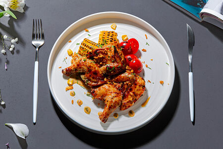 Жареный цыпленок корнишон с кукурузой и томатами черри