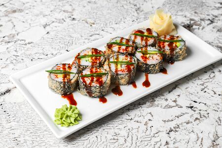 Тёплый ролл с угрём