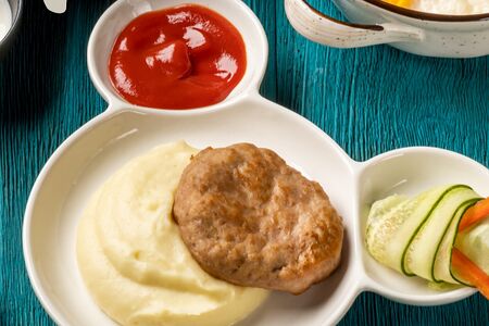 Пюре с куриной котлеткой