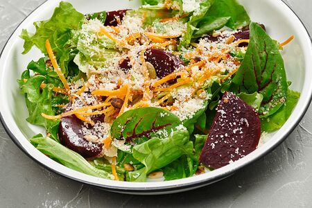 Салат с печеной свеклой