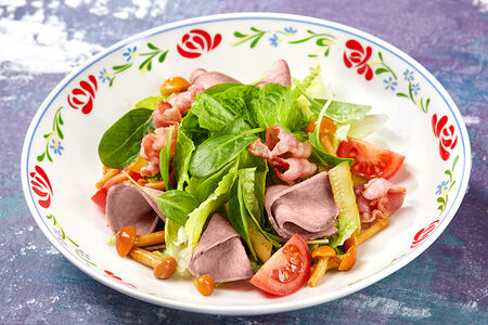 Салат с языком и опятами с майонезным соусом с хреном