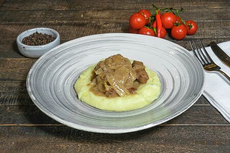 Печень по-венециански с пюре