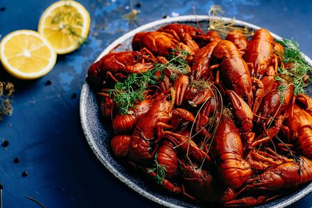 Варенные в пиве раки средние