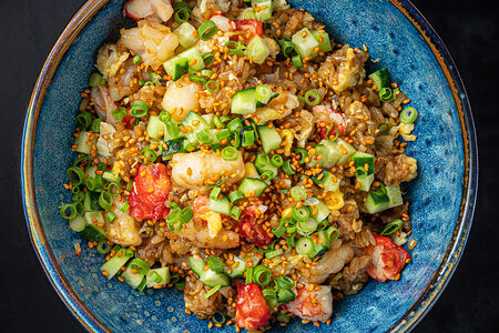 Жареный рис с креветками