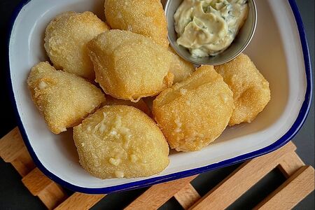 Чесночные шарики Веган с соусом Тартар