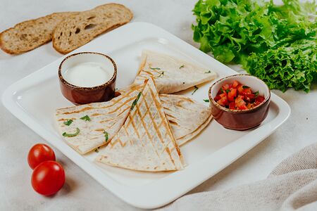 Кесадилья с цыплёнком