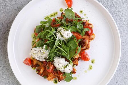 Вафля со страчателлой и томатами