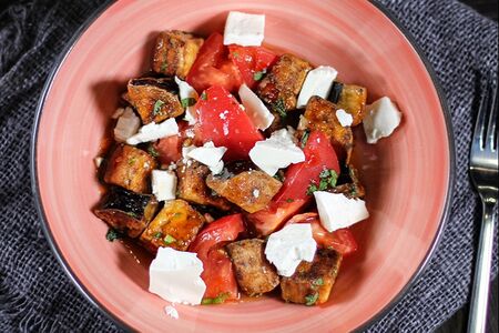 Лазат с хрустящими баклажанами и сербской брынзой