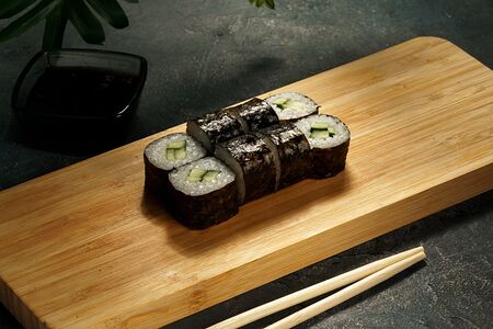 Маки с огурцом