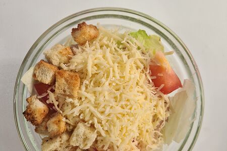 Салат Цезарь с курицей
