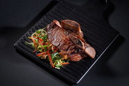 Говяжьи ребра в соусе демиглас