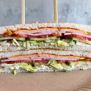 Сэндвич с ветчиной и сыром