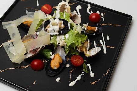 Салат с мидиями