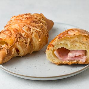 Круассан с сыром и ветчиной