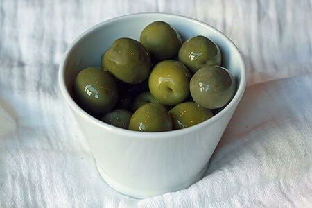 Зеленые сицилийские оливки