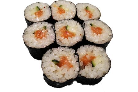 Классический ролл с лососем и огурцом