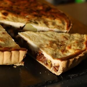 Киш с курицей и брокколи кусочек