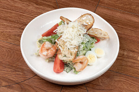 Салат Цезарь с креветками