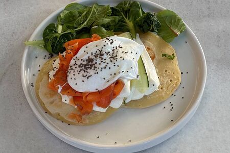 Оладьи с семгой и творожным муссом