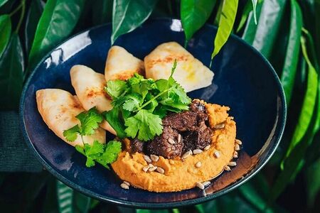 Говядина с хумусом