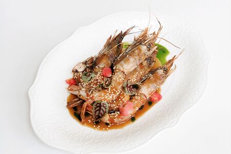 Лангустины гриль с кунжутным соусом