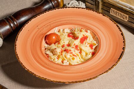 Паста с семгой и икрой летучей рыбы