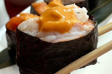 Гункан с креветкой