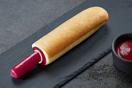 Французский хот-дог с колбаской альпийской