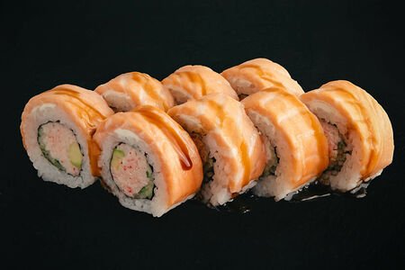 Ролл опаленный лосось