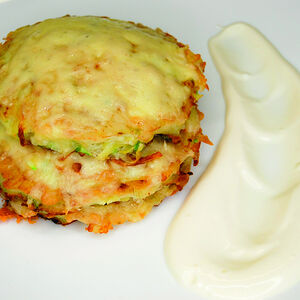 Картофельно-кабачковые оладьи с моцареллой