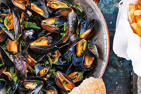 Мидии под шафрановым соусом